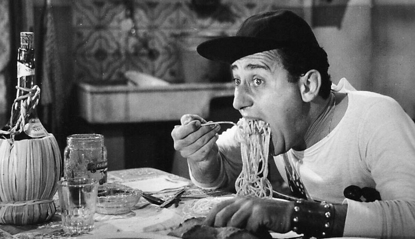 Alberto Sordi   Scena Degli Spaghetti   Un Americano A Roma 1954